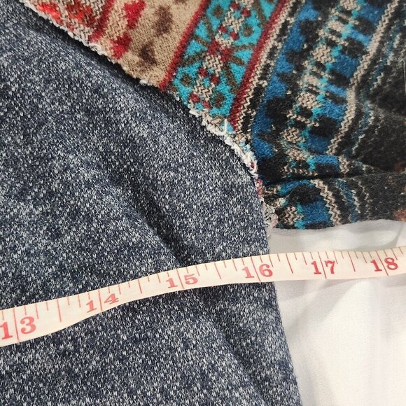 Mon Ami Gray Aztec Turtleneck Sweater
Lot F - Picture 6 of 7